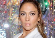 Πώς καταφέρνει να δείχνει 20 χρόνια νεότερη η Jennifer Lopez;