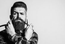 Μπαρμπέρηδες ή Κουρείς;