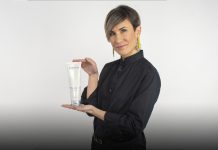 Άντρες έτοιμοι για το σωστό σαμπουάν! Άντρας και σαμπουάν - βίντεο