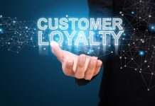 Τεχνολογία και κομμωτήριο Businessman showing Customer Loyalty