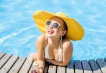 Μαλλιά και πισίνα