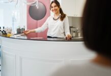 Καλωσορίστε τους πελάτες σας με ένα χαμόγελο