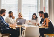 Πώς να σχεδιάσετε μια εποικοδομητική συνάντηση ομάδας στο κομμωτήριο ή στο ινστιτούτο σας